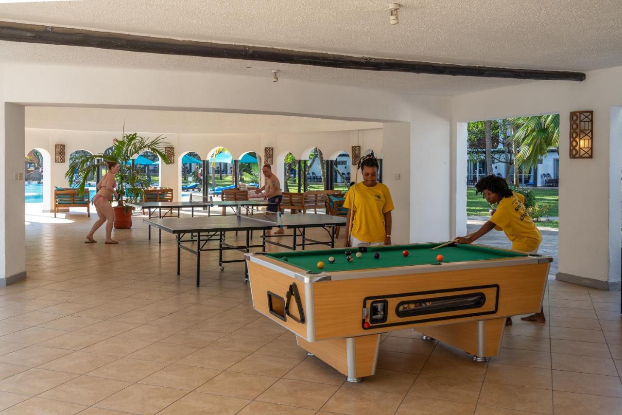 Southern Palms Beach Resort Diani Beach Esterno foto