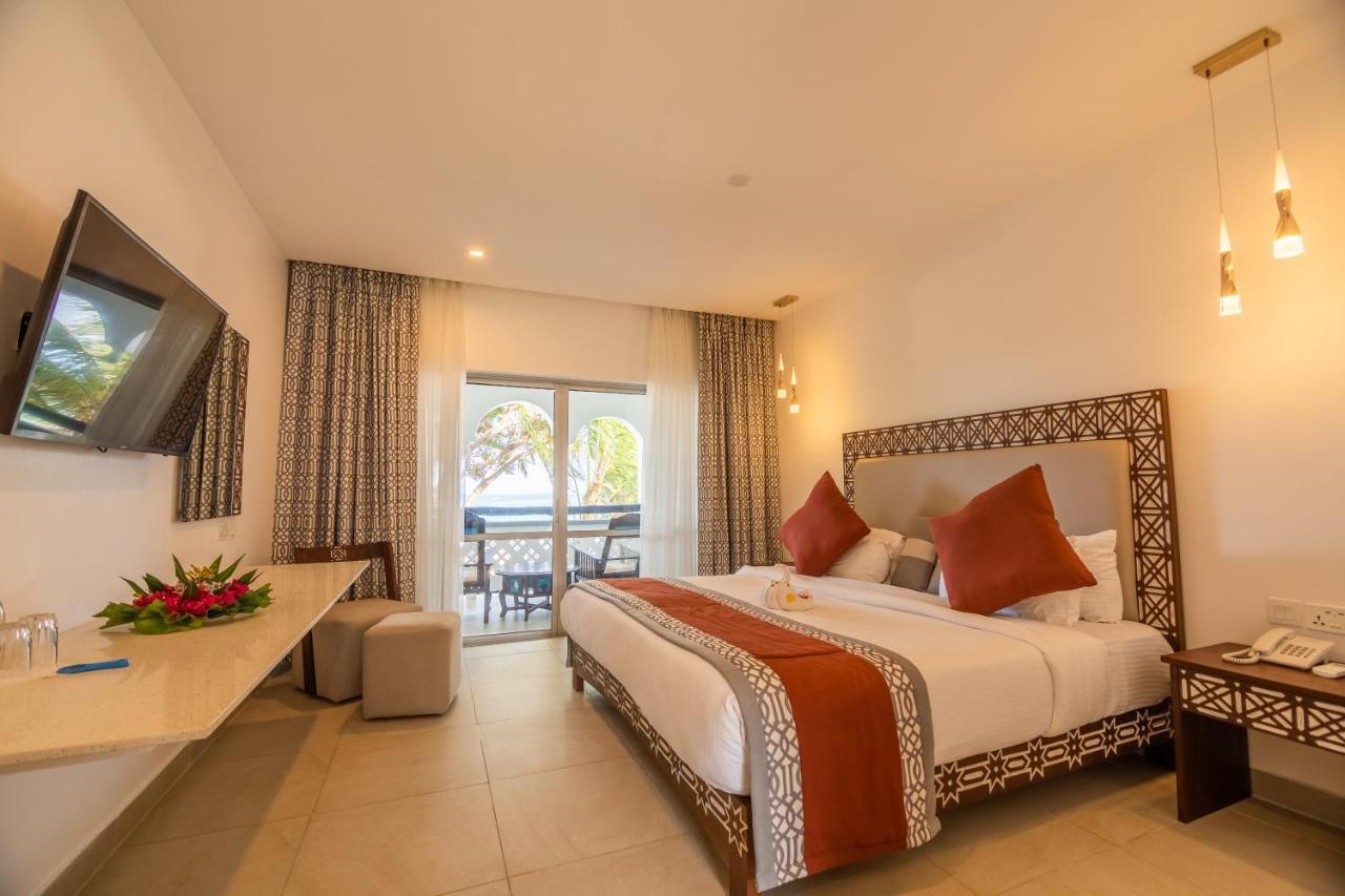 Southern Palms Beach Resort Diani Beach Esterno foto