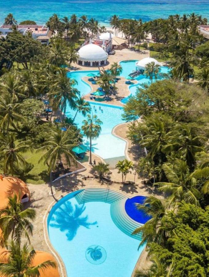Southern Palms Beach Resort Diani Beach Esterno foto