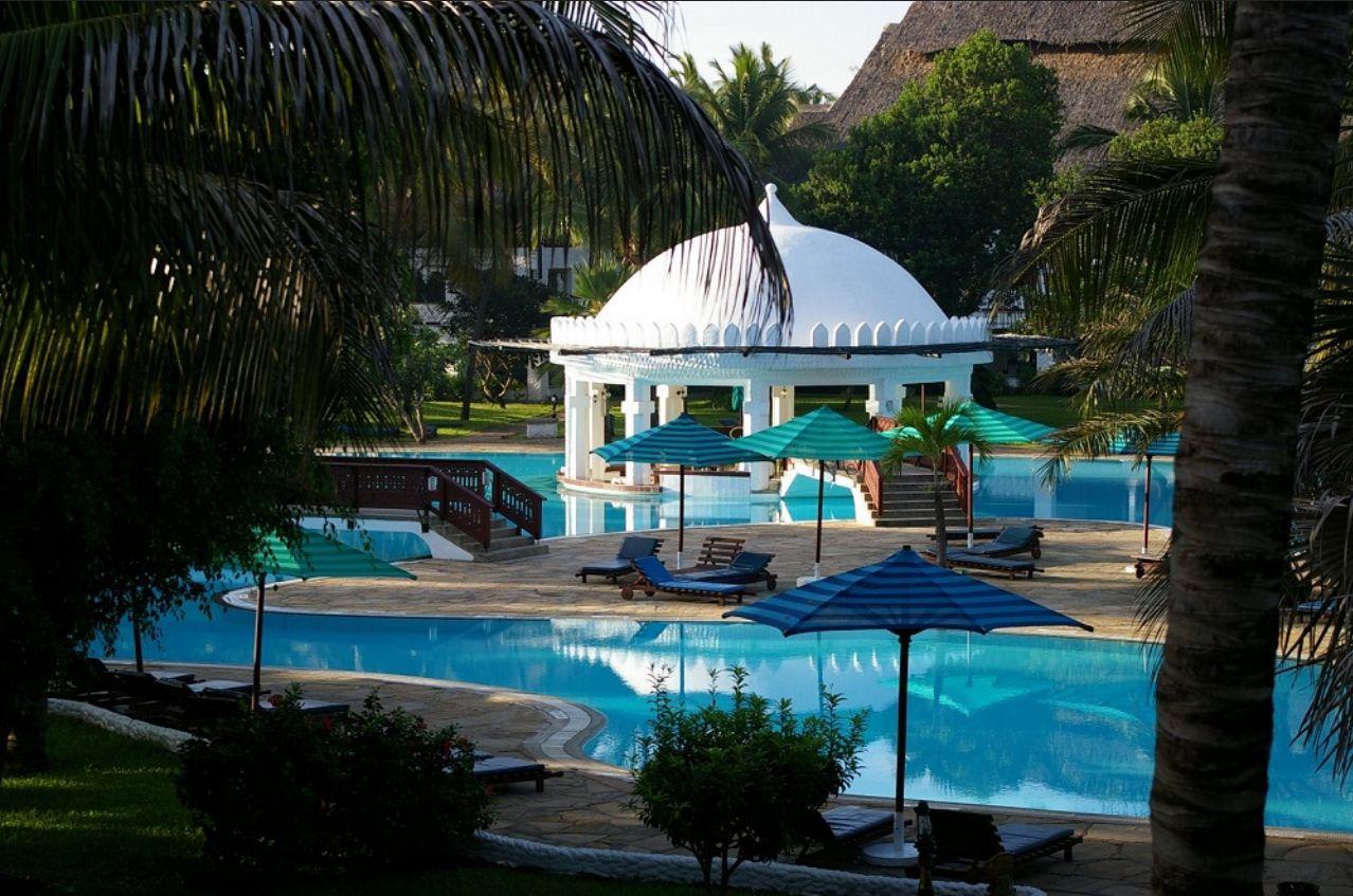 Southern Palms Beach Resort Diani Beach Esterno foto