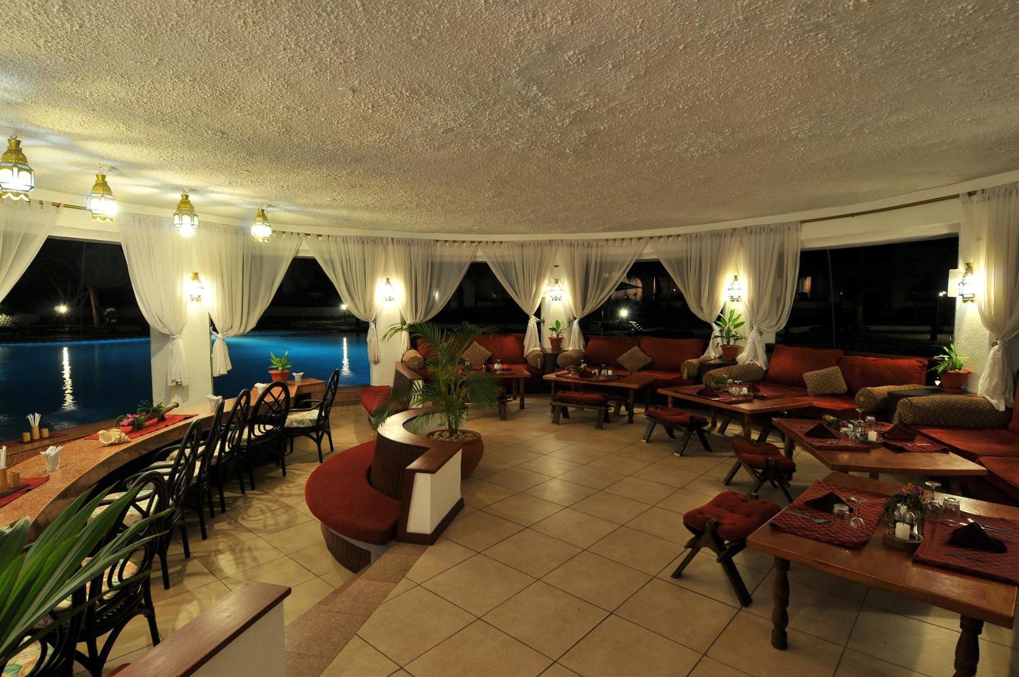 Southern Palms Beach Resort Diani Beach Esterno foto