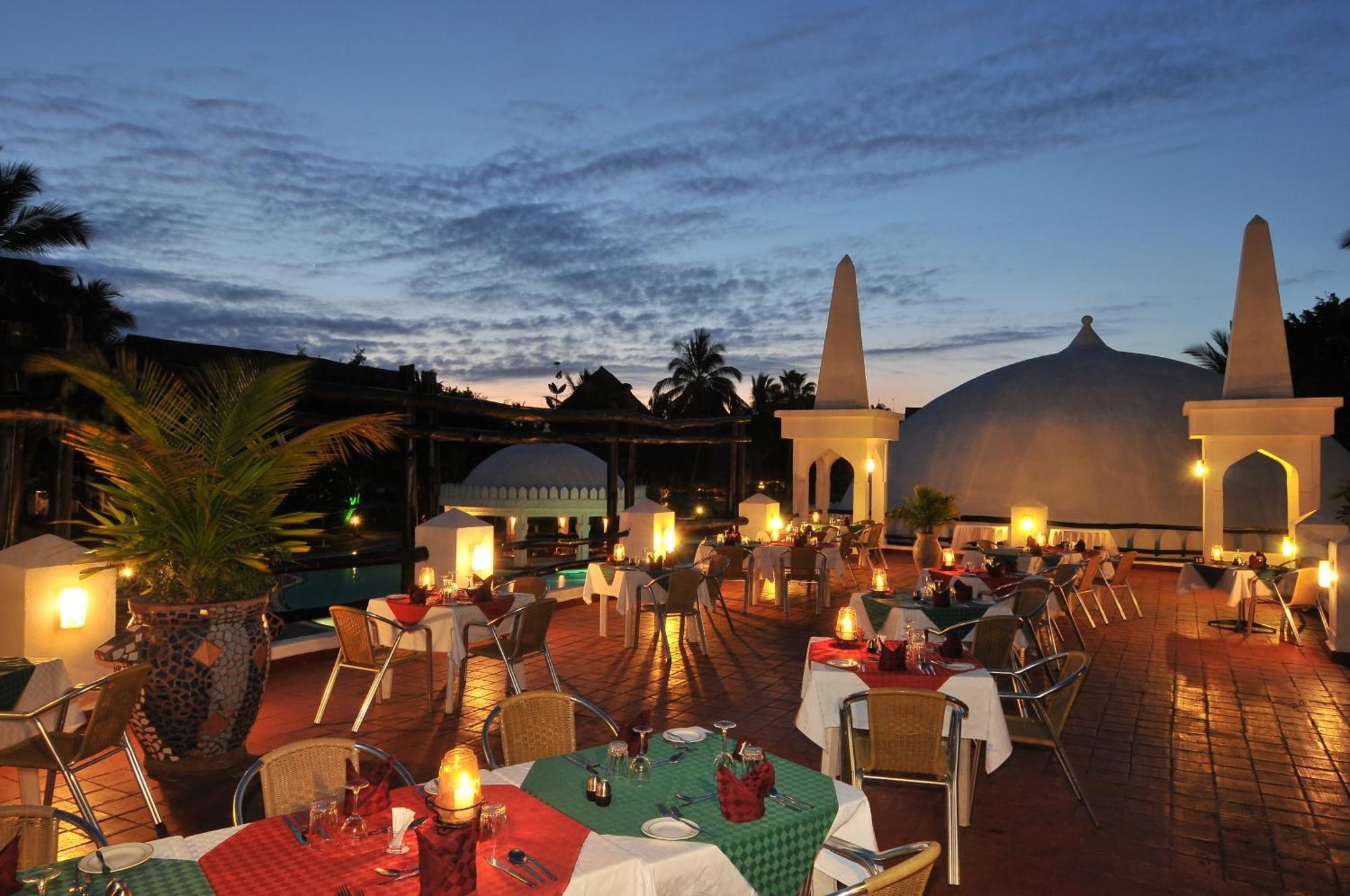Southern Palms Beach Resort Diani Beach Esterno foto