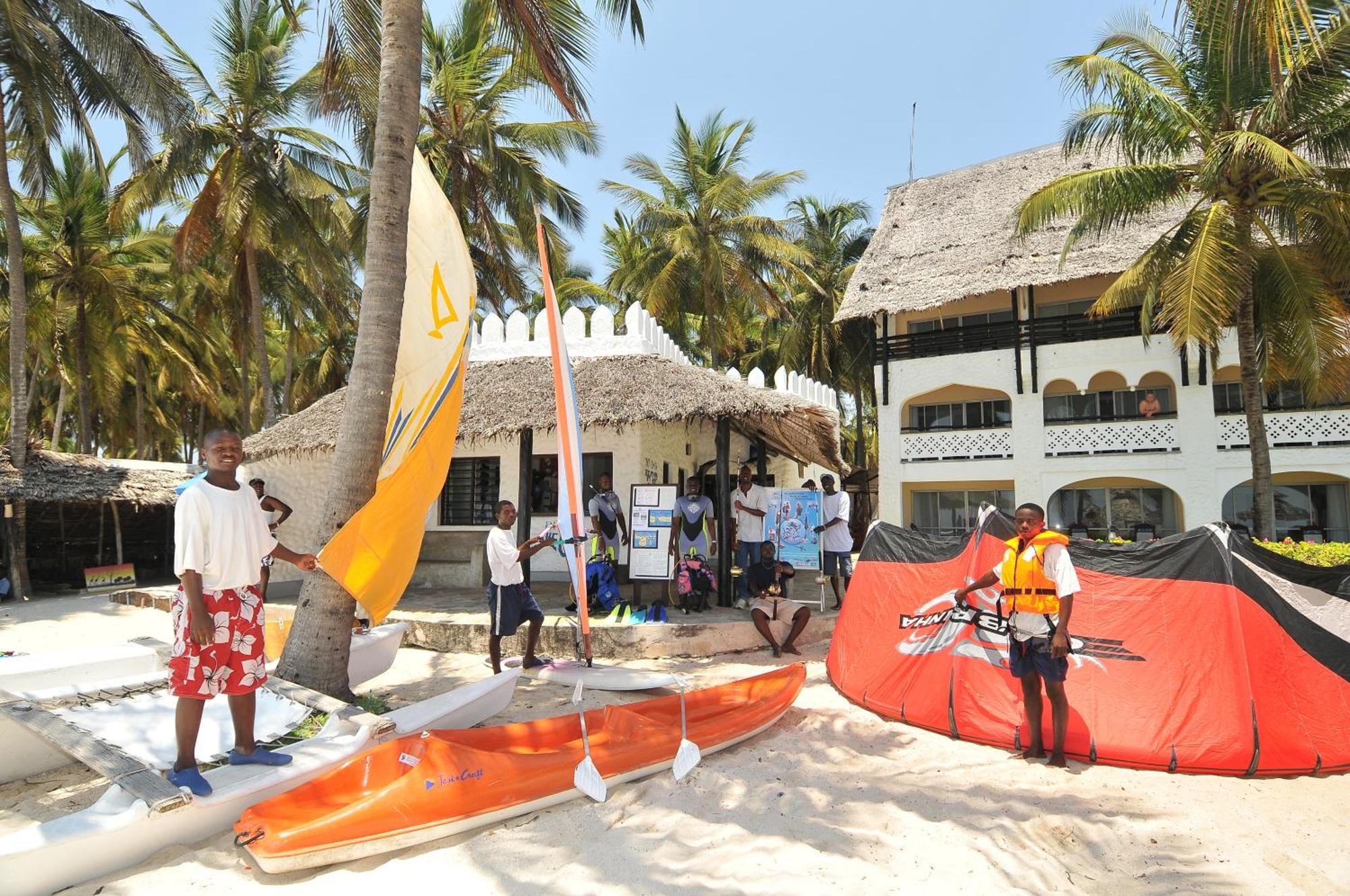 Southern Palms Beach Resort Diani Beach Esterno foto