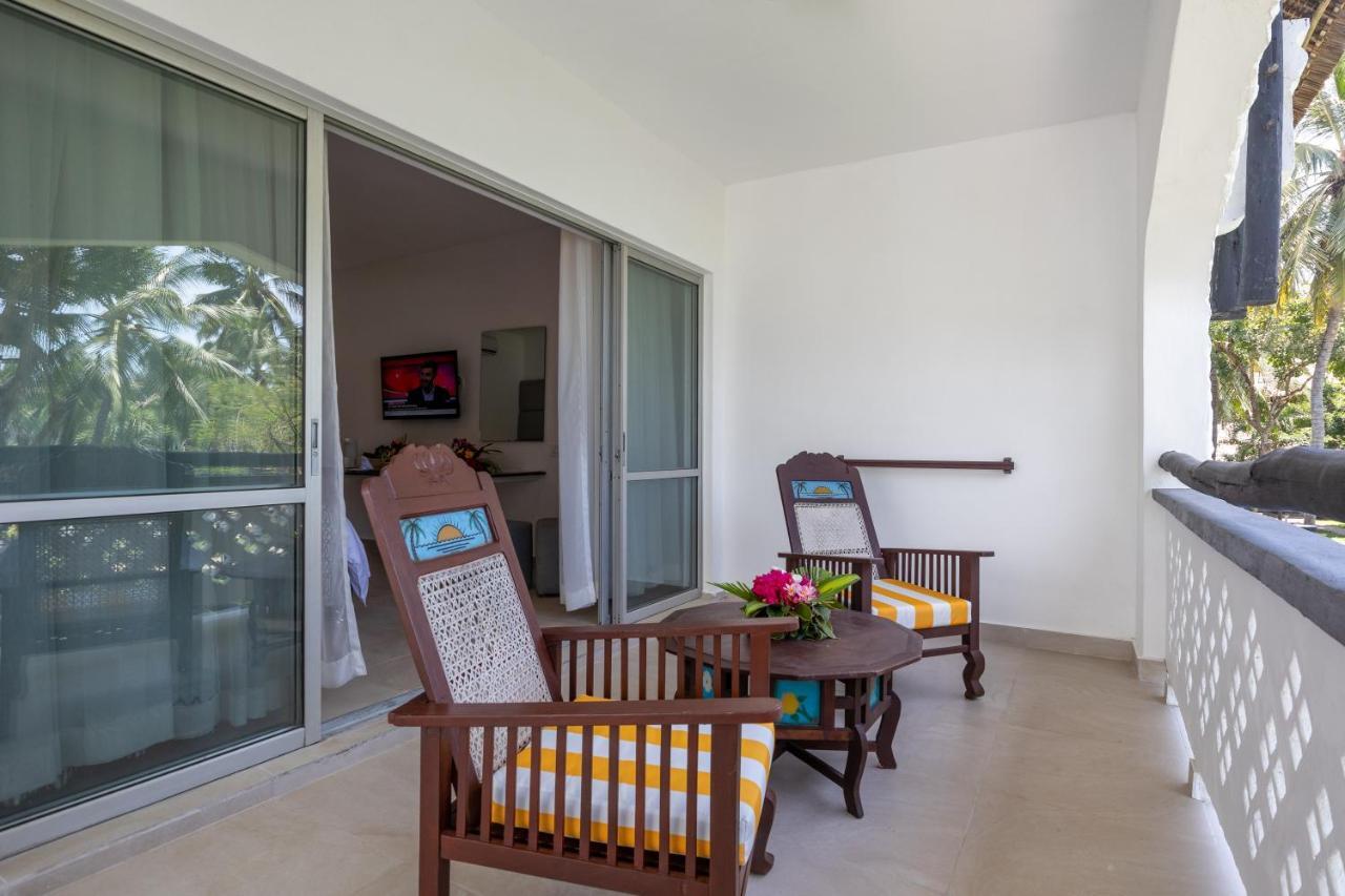 Southern Palms Beach Resort Diani Beach Esterno foto