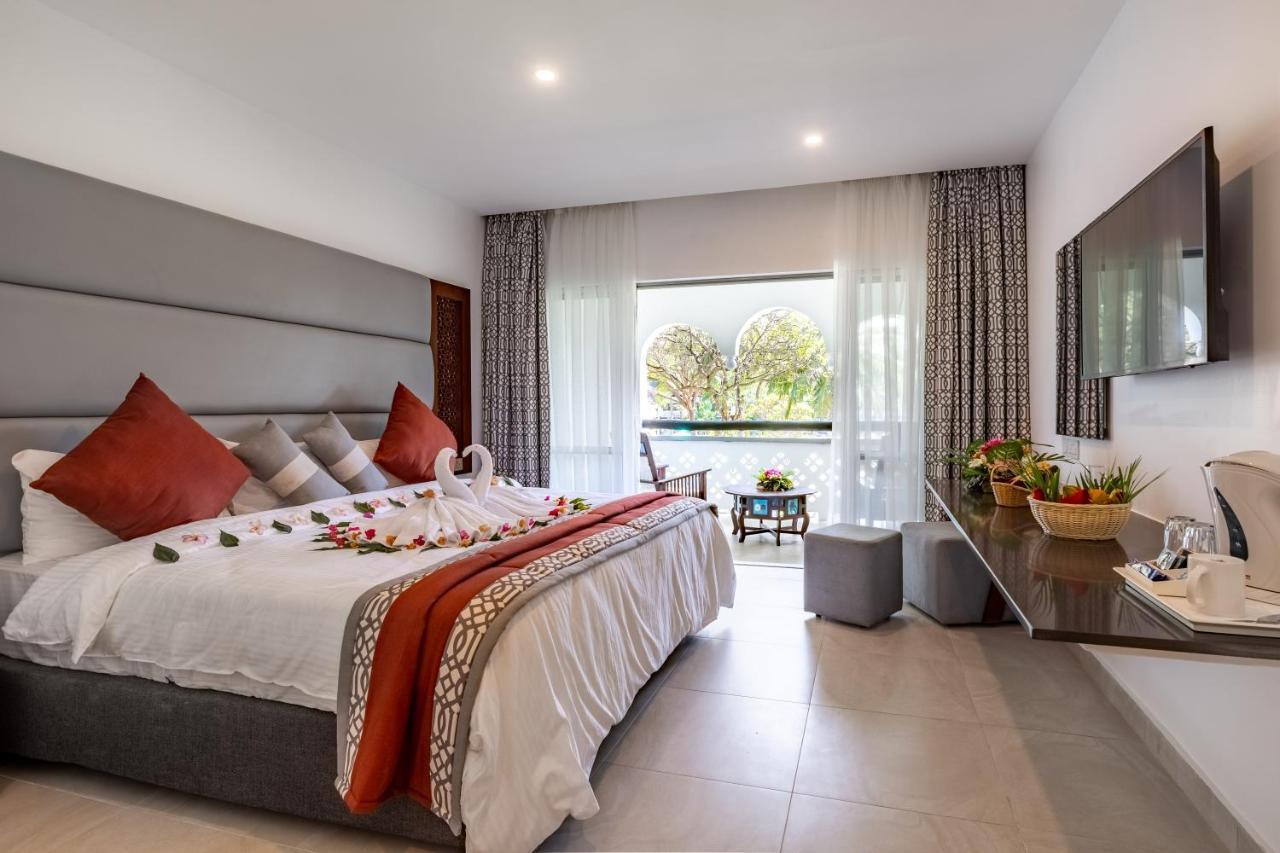 Southern Palms Beach Resort Diani Beach Esterno foto