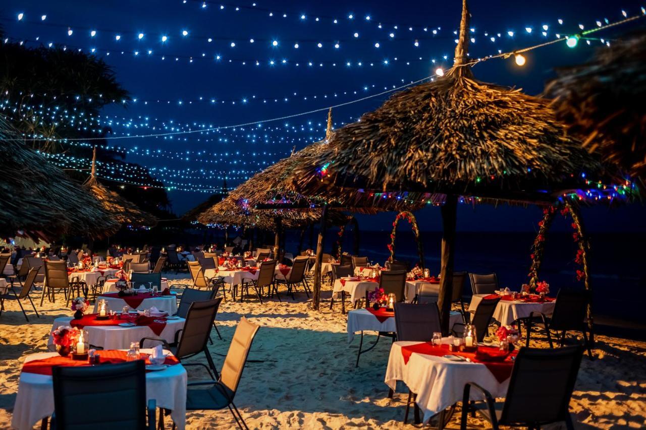 Southern Palms Beach Resort Diani Beach Esterno foto